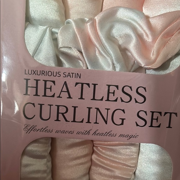 Luxurious Satin Heatless Curling Set in Pink and Cream - Picture 2 of 4